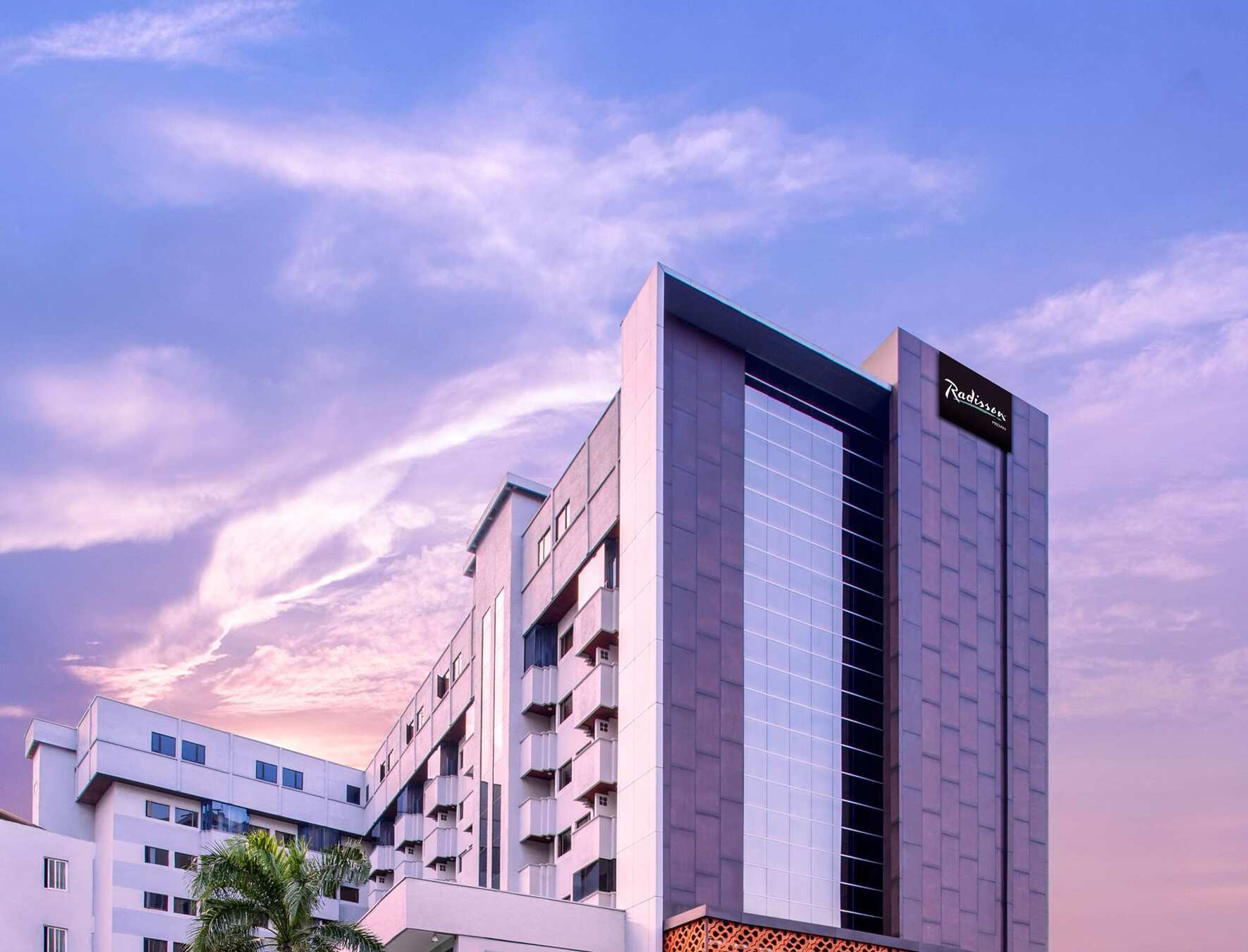 Aiho Hotel Medan Extérieur photo
