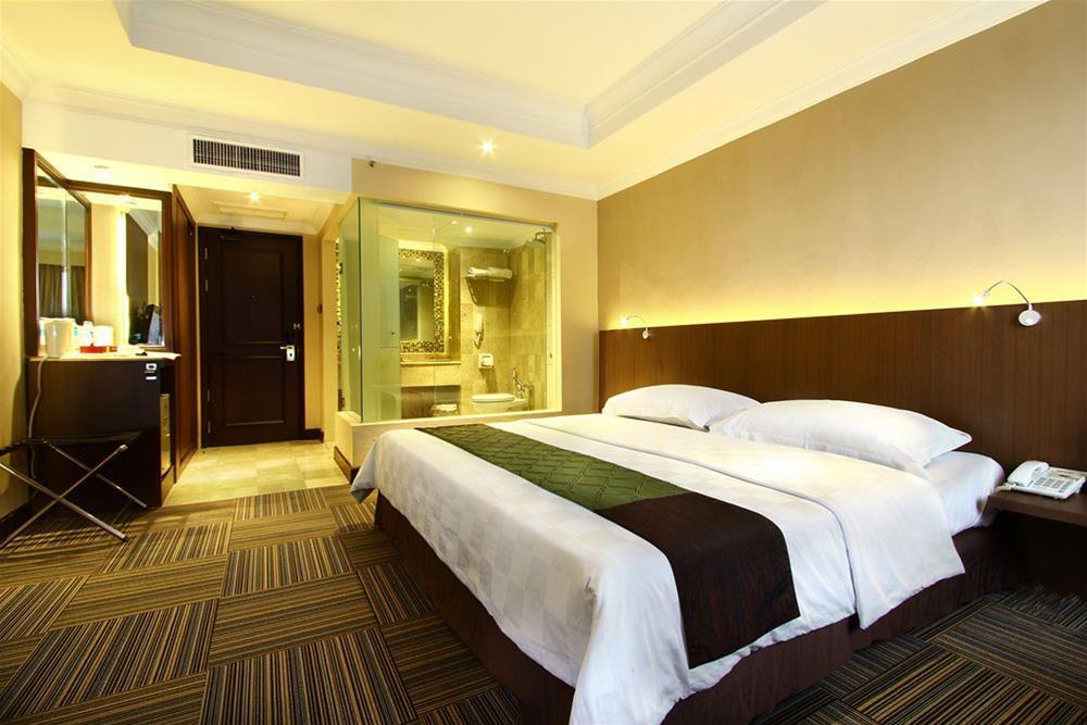 Aiho Hotel Medan Extérieur photo